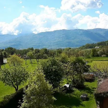 Rose Nocleg ze śniadaniem 3*